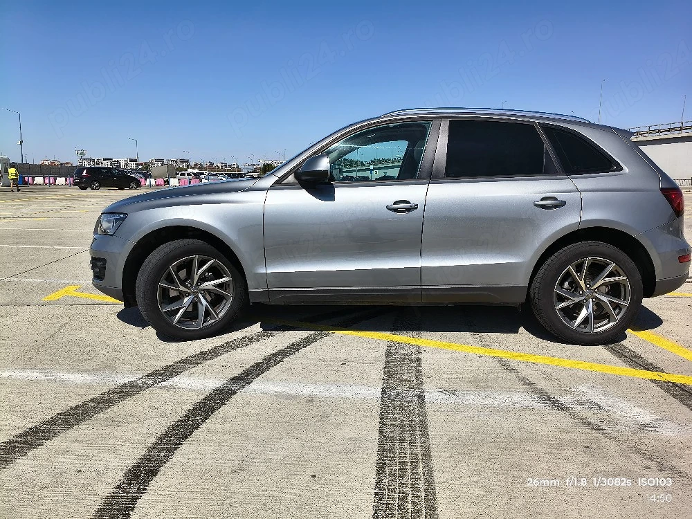 Vând Audi Q5 2.0 TDI Haldex quattro 143 CPF   Panoramic, Keyless Go Entry, Side Assist, Bi-Xenon