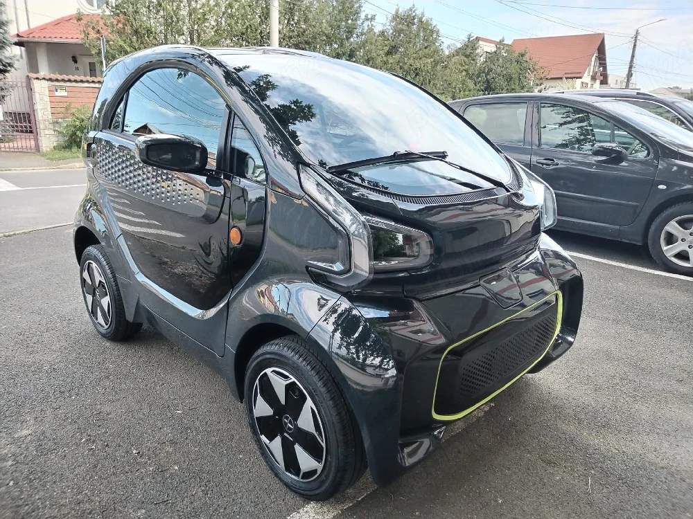 Xev yoyo 2023 luna a 11 a, fără accidente sau daune, stare foarte bună și ușor de parcat 