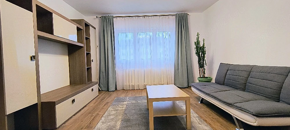 inchiriez apartament 3 camere decomandate