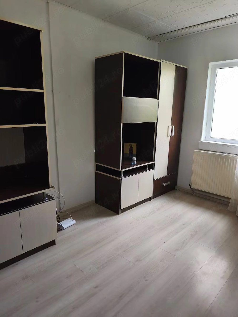 Ofer spre vânzare garsonieră tip cameră de cămin, etajul 2, Mioveni, liberă 