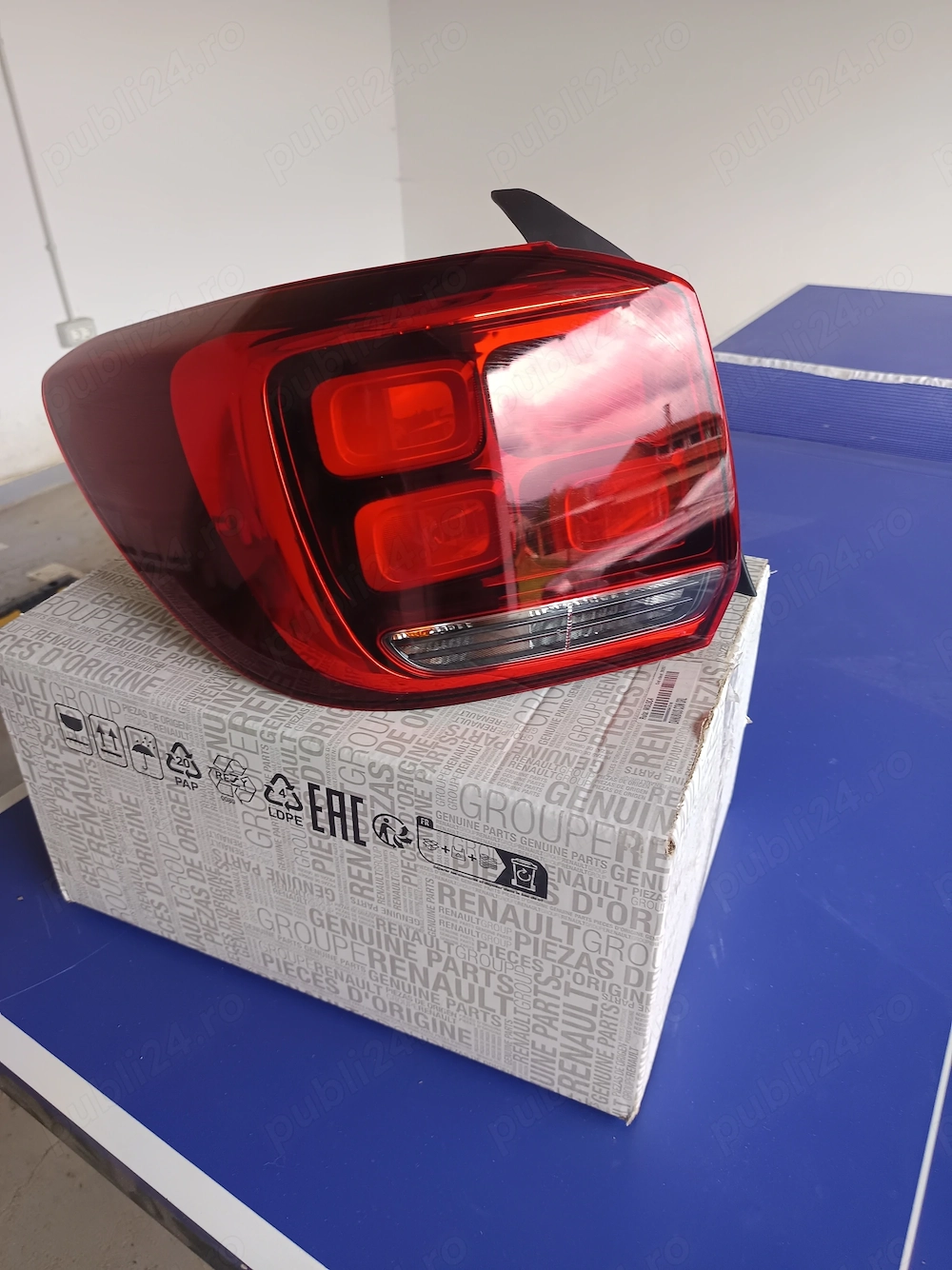 Lampa stop originala stanga Logan 2