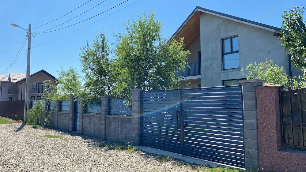 Vând casă P+1E, + 1 lot teren pentru construcție. Total teren 1000 mp. 