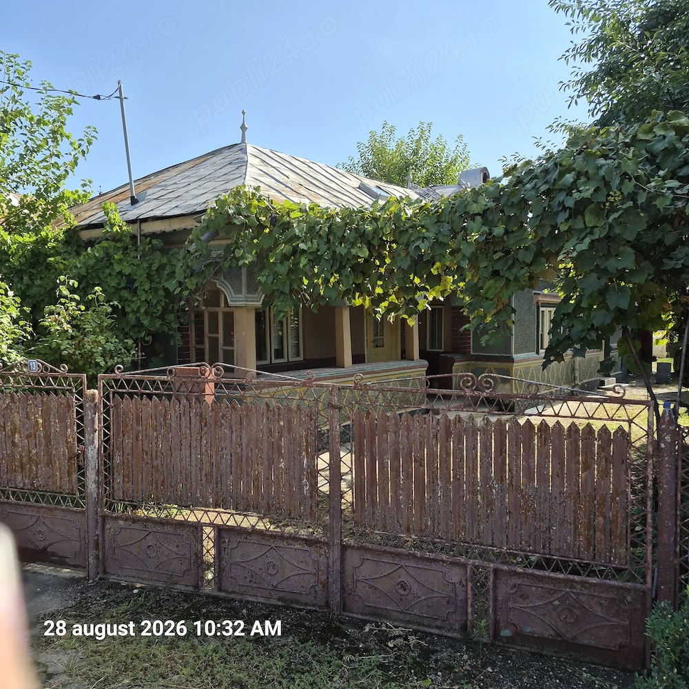 Vand casa în comuna Potlogi,  Dambovita 