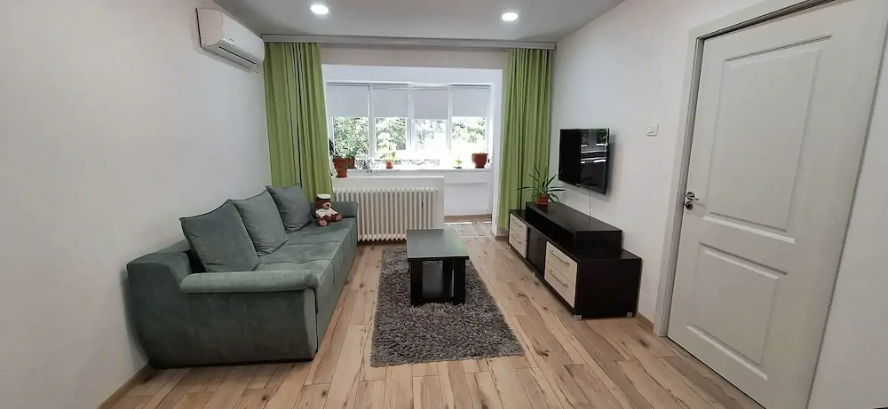 Inchiriez apartament 2 camere decomandat