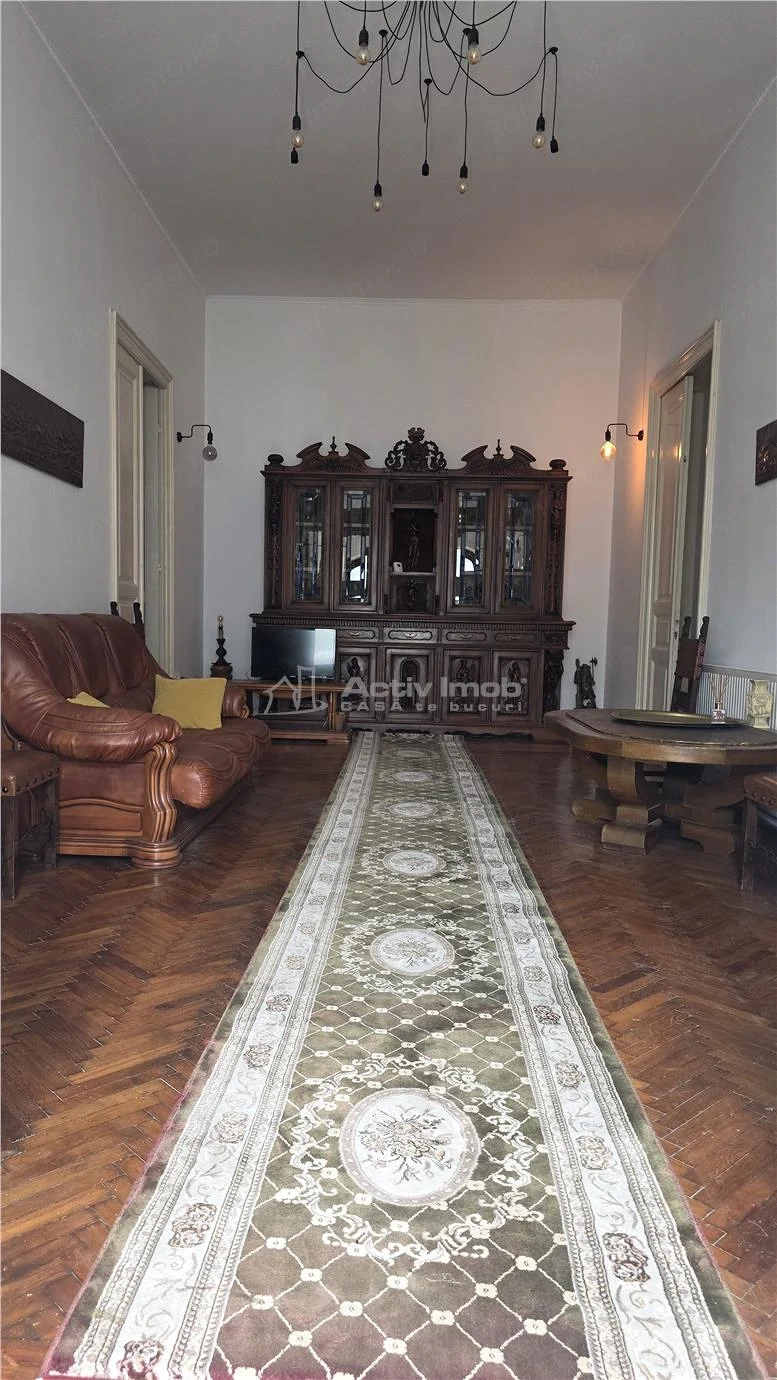 Casa cu etaj,teren 400 mp, pretabila : clinica, gradinita, birouri