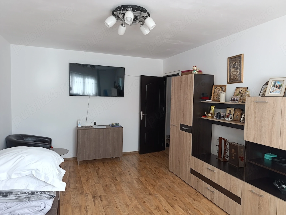 Vând apartament cu 3 camere 