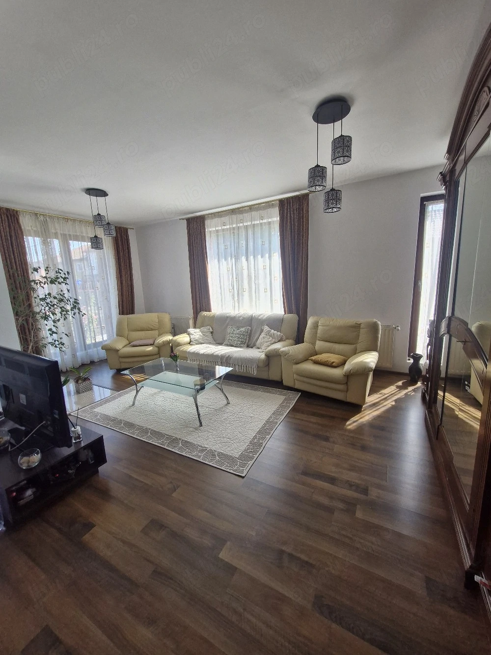 Casă Duplex Modernă într-o Zonă Centrală