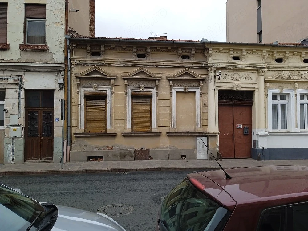 casa de vanzare  de restaurat zona centrala