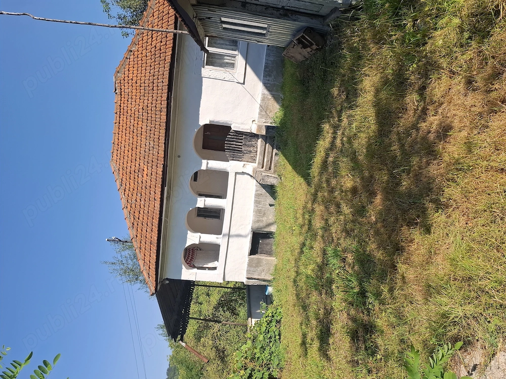 Vând casă si 900mp teren!
