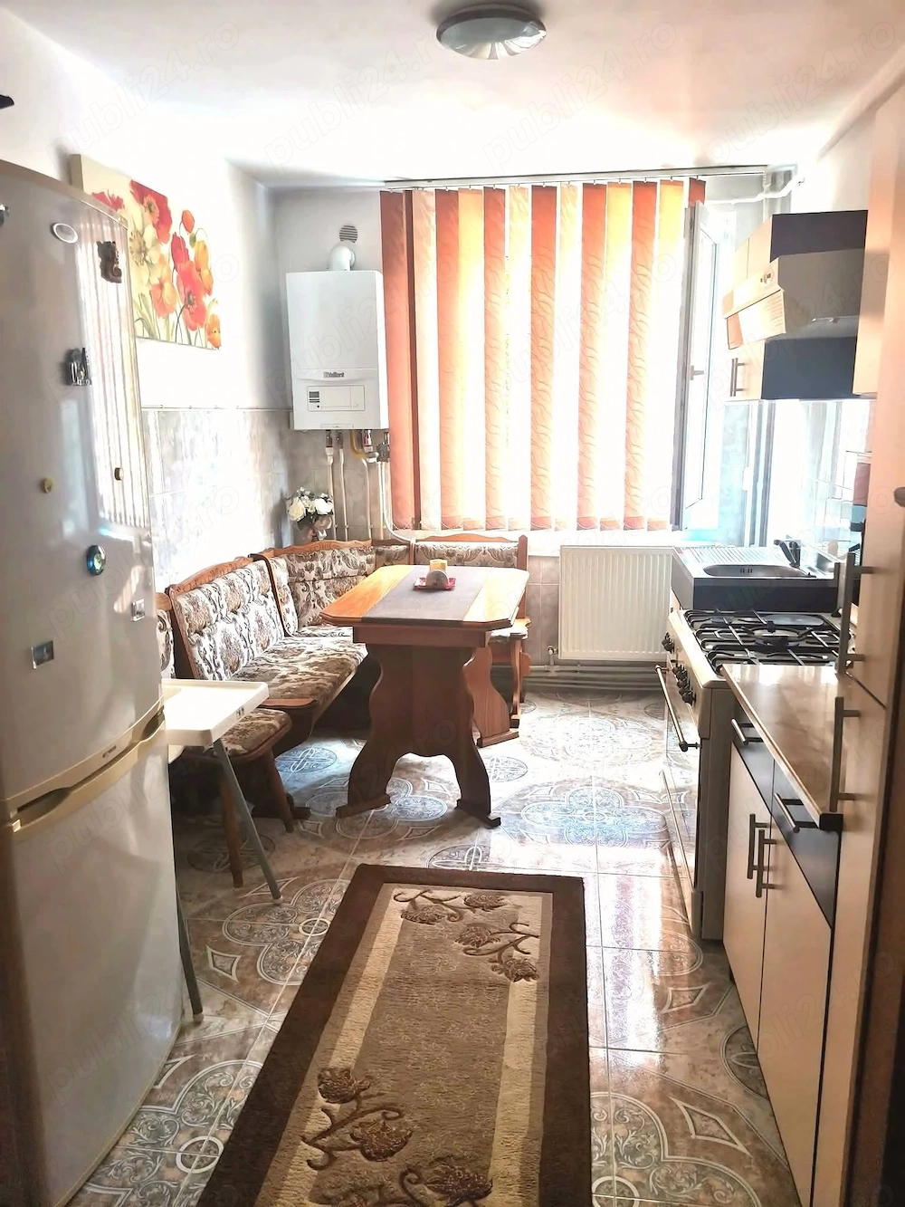 Schimb sau vand apartament decomandat 2 camere etaj 1  zona 1 Mai.