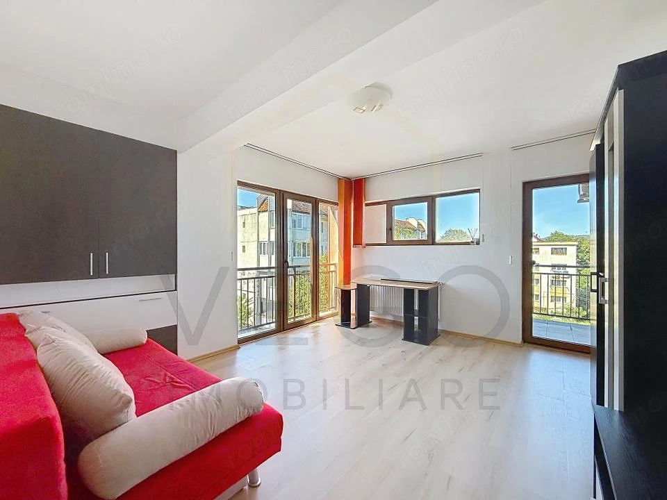 Apartament cu 1 cameră, 36 mp, CT, AC, balcon 5 mp, zona Iulius Mall