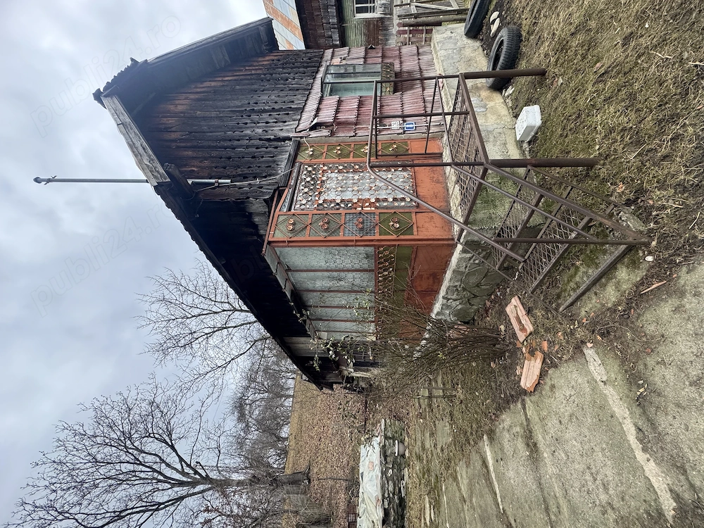 Casă bătrânească de vânzare în Secăria, Prahova   teren 761 mp