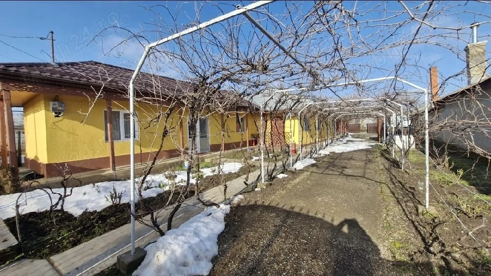 Casa de vanzare sau schimb cu apartament