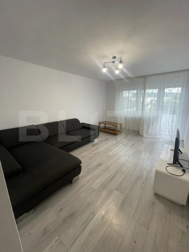 Apartament 3 camere, decomandat, etaj 2 zona lama
