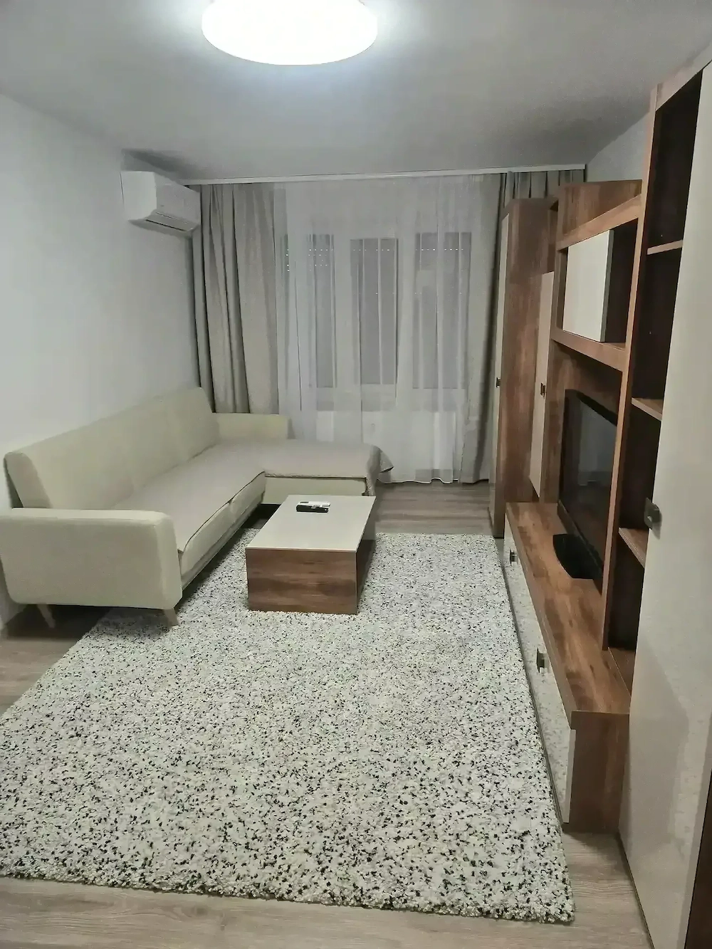 Închiriez apartament 3 camere- Blvd. Circumvalatiuni 