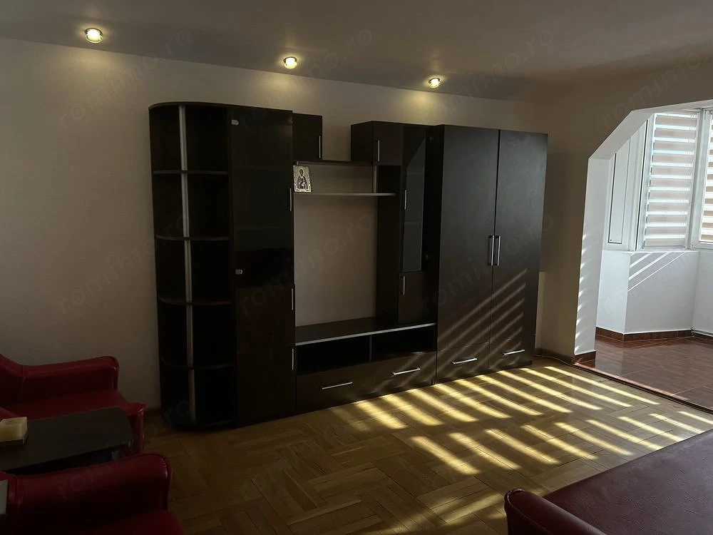 Inchiriez apartament 2 camere - Bld. Grivitei, Brasov
