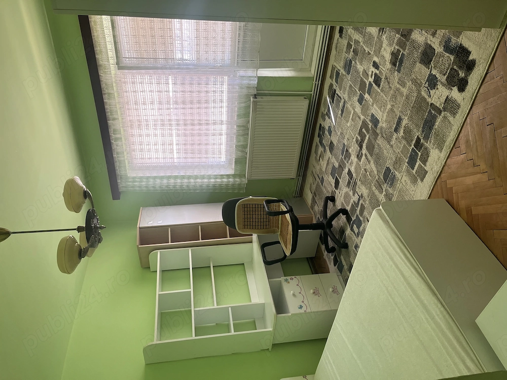 Proprietar inchiriez apartament decomandat cu 3 camere in V Aurie