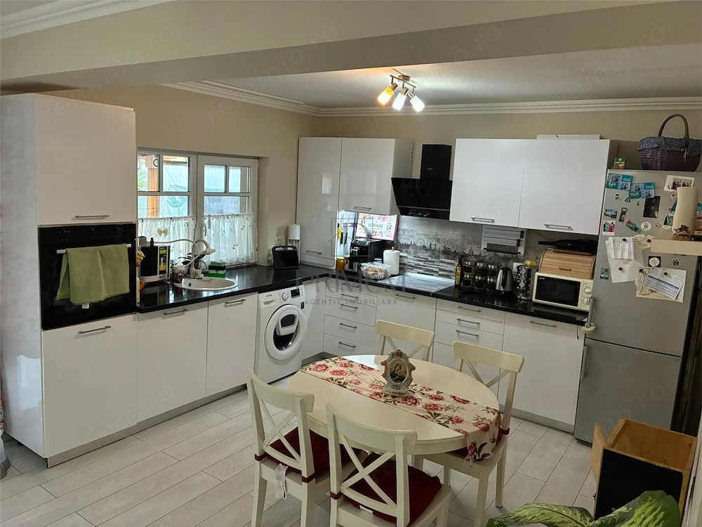 Duplex mobilat utilat - zona excelenta - panouri - canalizare