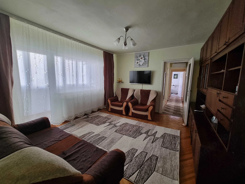 Inchiriez apartament 3 camere, centrala pe gaz, zona Girocului Lidia Martirilor
