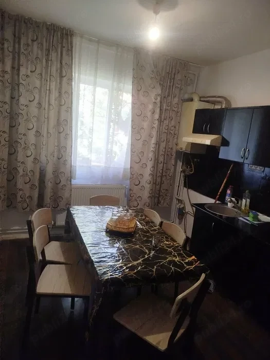 Apartament o camera cu centrala parter  foarte inalt zona Steaua