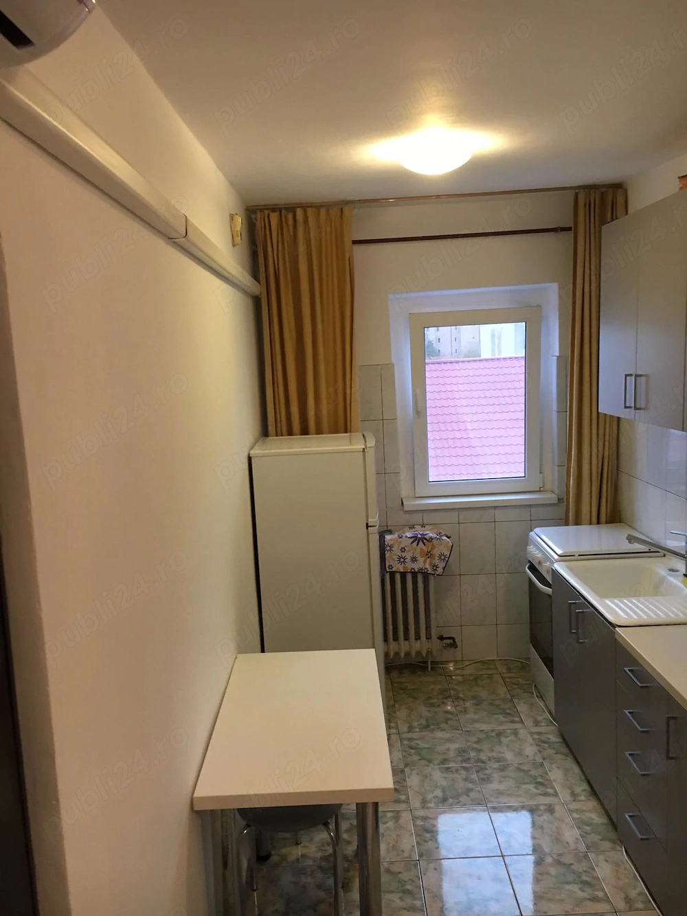 Apartament 1 camera decomandatetaj2Araduluiaproape de Piata Verdeamenajatmobilatutilat