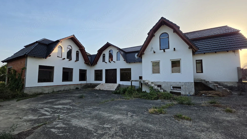 Casă 300 mp  cu posibilități multiple în Covăsânț