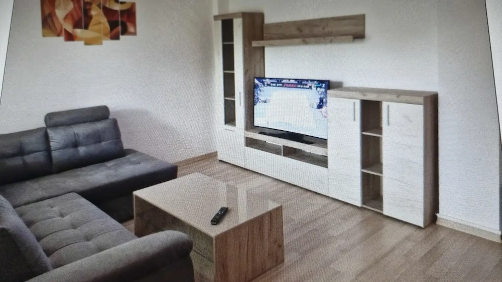 Proprietar, inchiriez apartament cu 3 camere si garaj