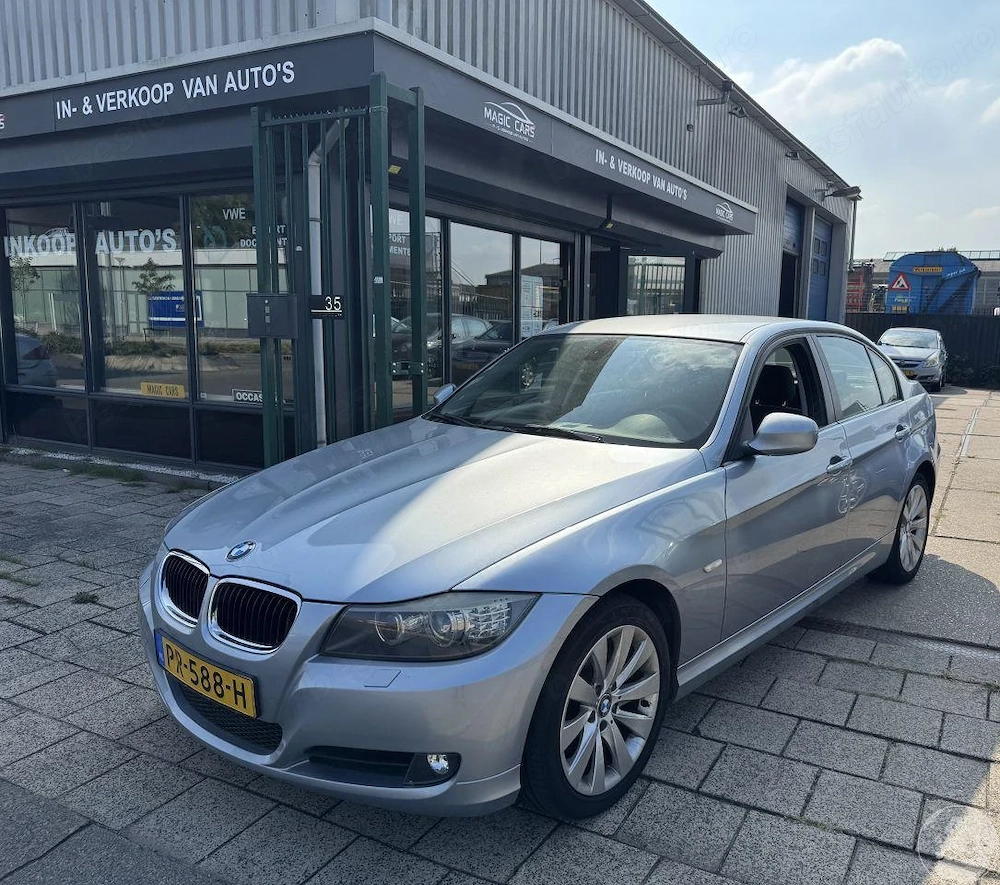 BMW Seria 3 (318i) Sedan   An 2009   