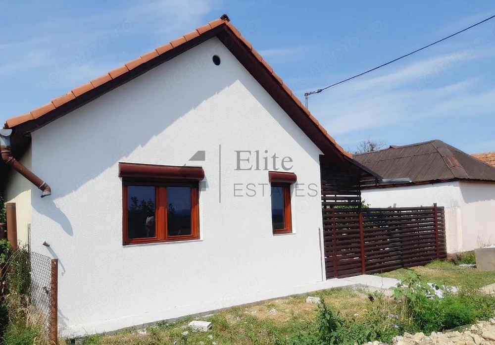 Casa de vanzare cu hala de 180 mp la 20 min de Oradea