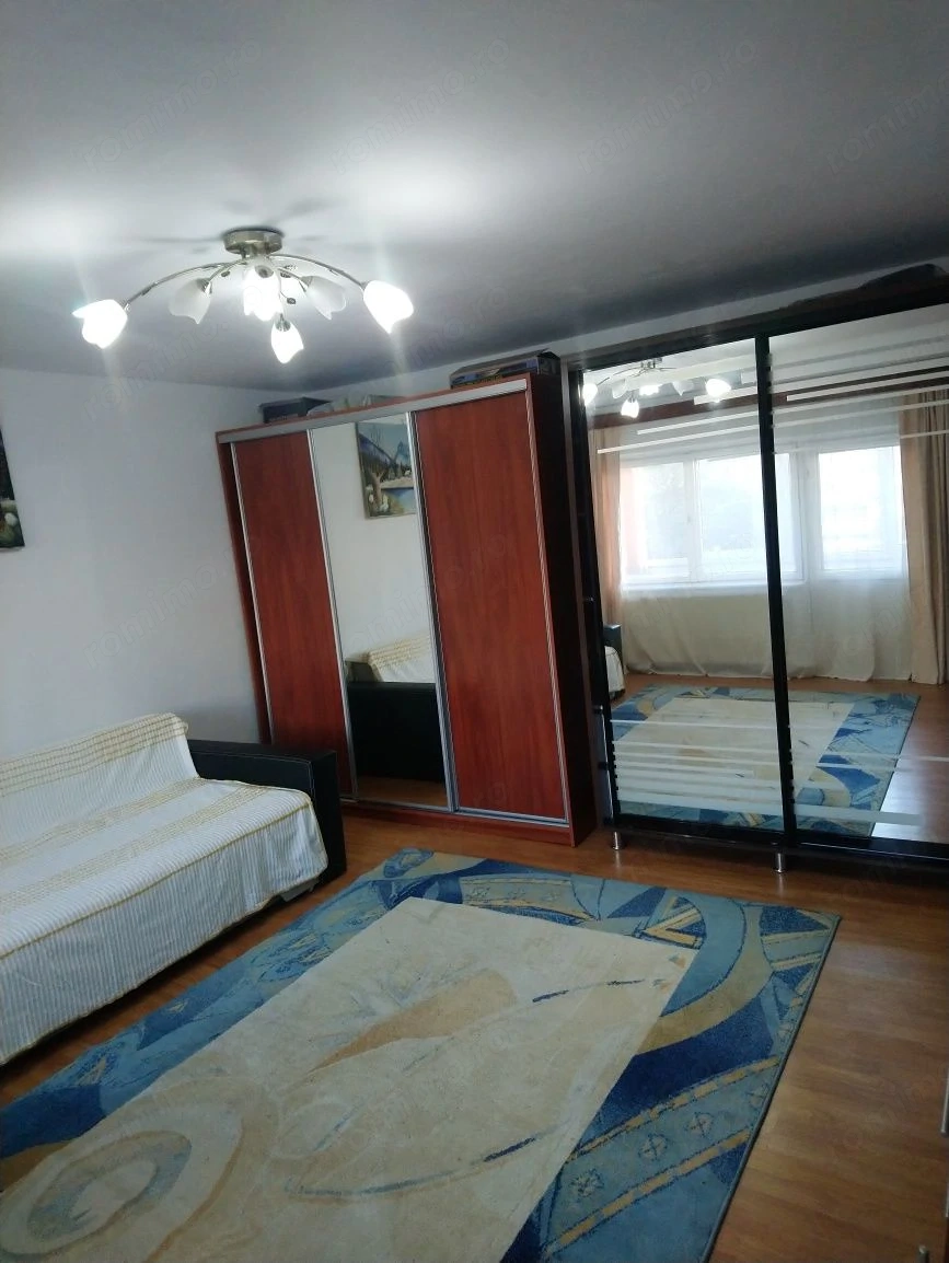 Închiriez 2 camere decomandate