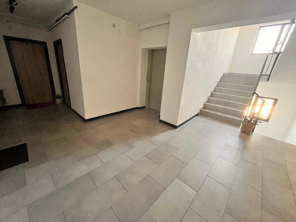 Vând apartament cu trei camere,parcare subterană, Florești,Cluj
