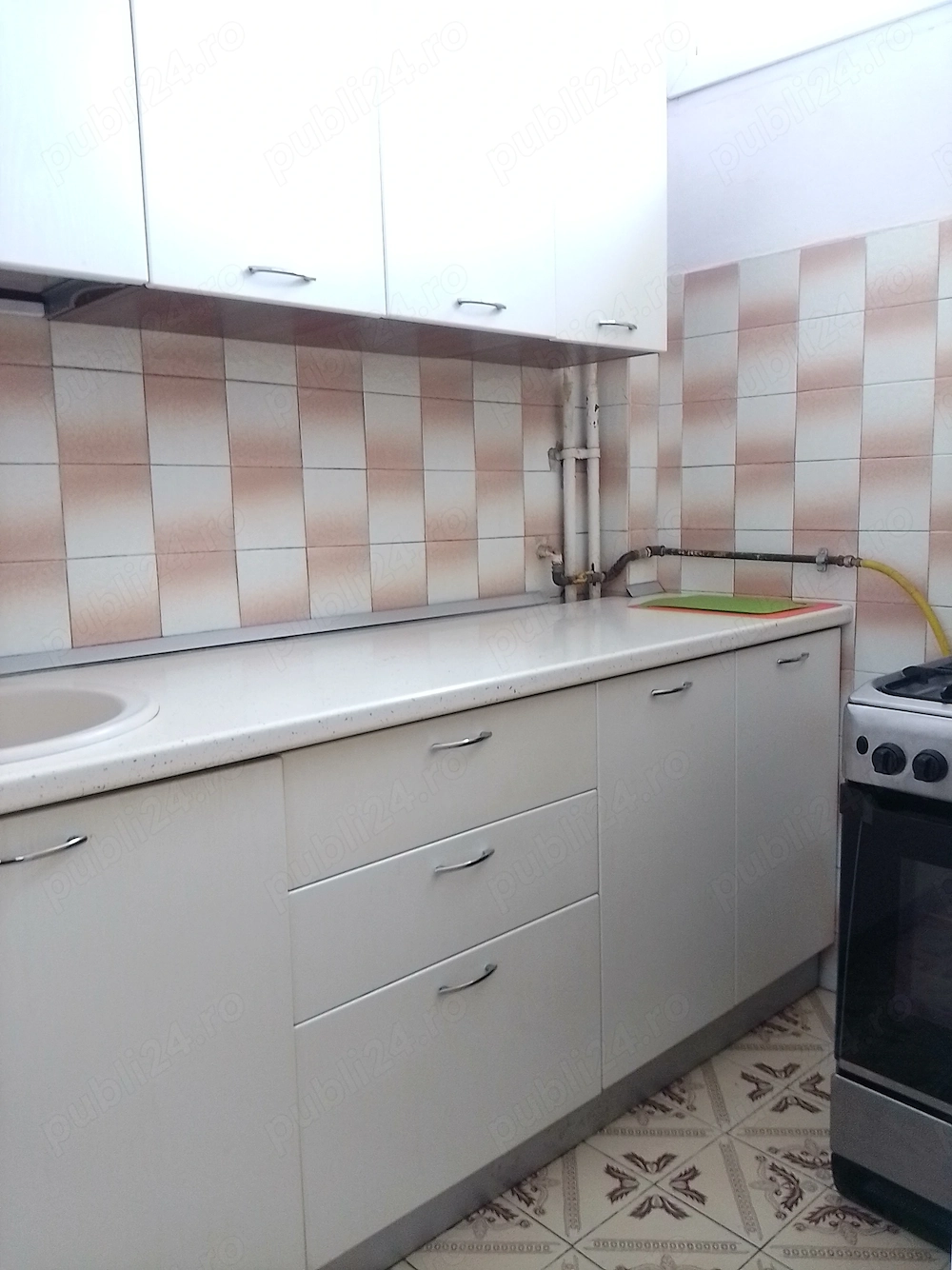 Închiriez garsonieră 28m