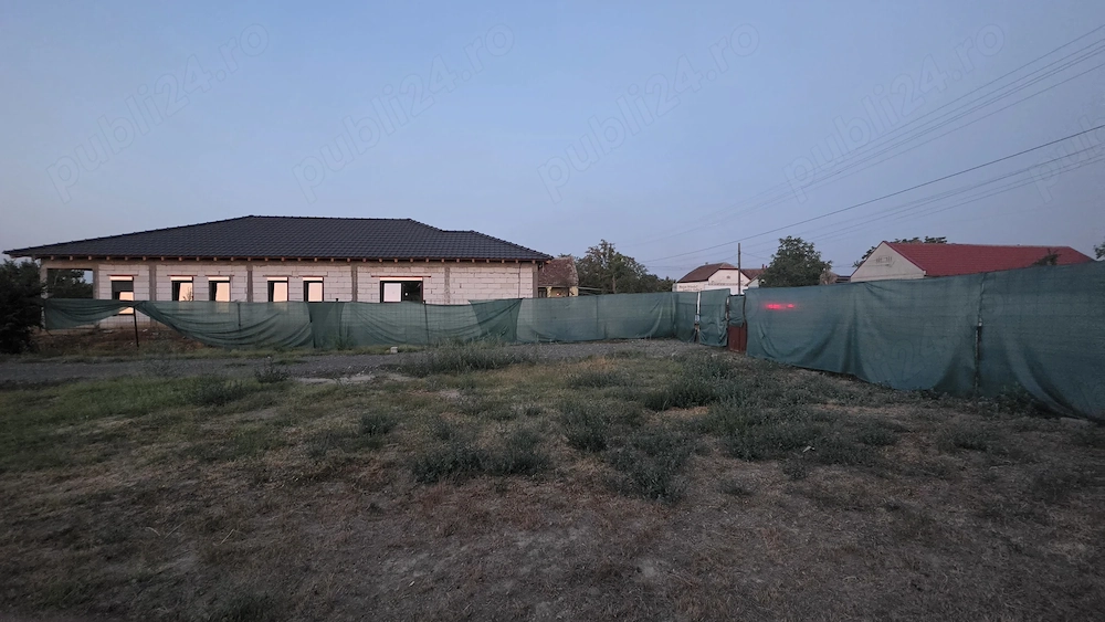 Vand teren de 1730 mp si casa intabulata  cu panouri solare  Dinias 