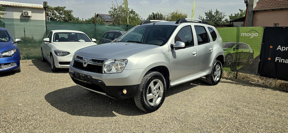 Dacia Duster Benzina + Gaz an 2012 motor 1600 cm3 benzina aer conditionat Garantie
