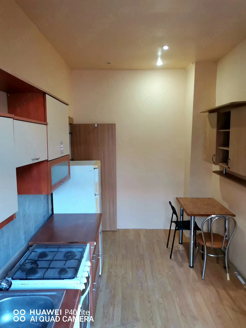 Închiriez apartament 