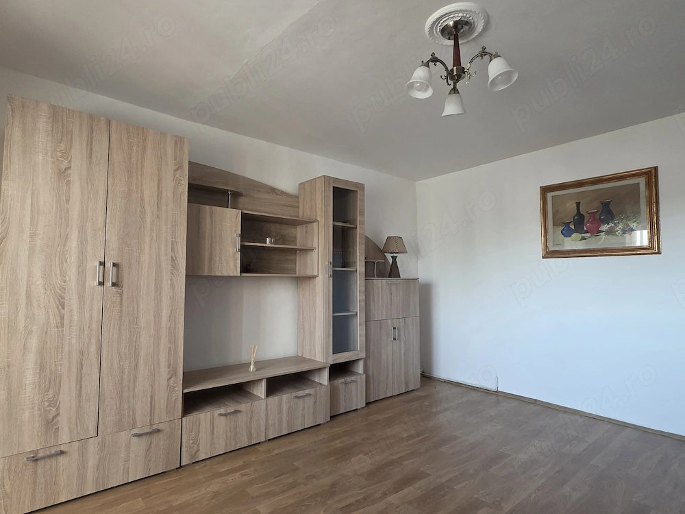 Închiriez apartament spațios în zona Dâmbovița