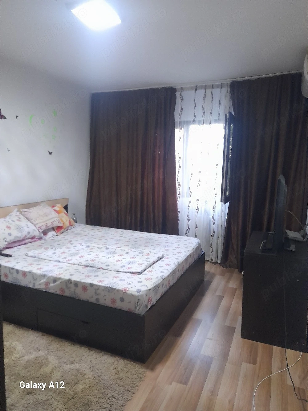 închiriez garsoniera 