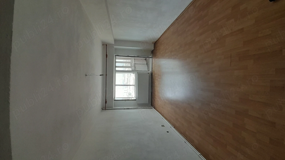 Vand apartament spatios, cu centrala termica proprie, 4 camere, Constanta