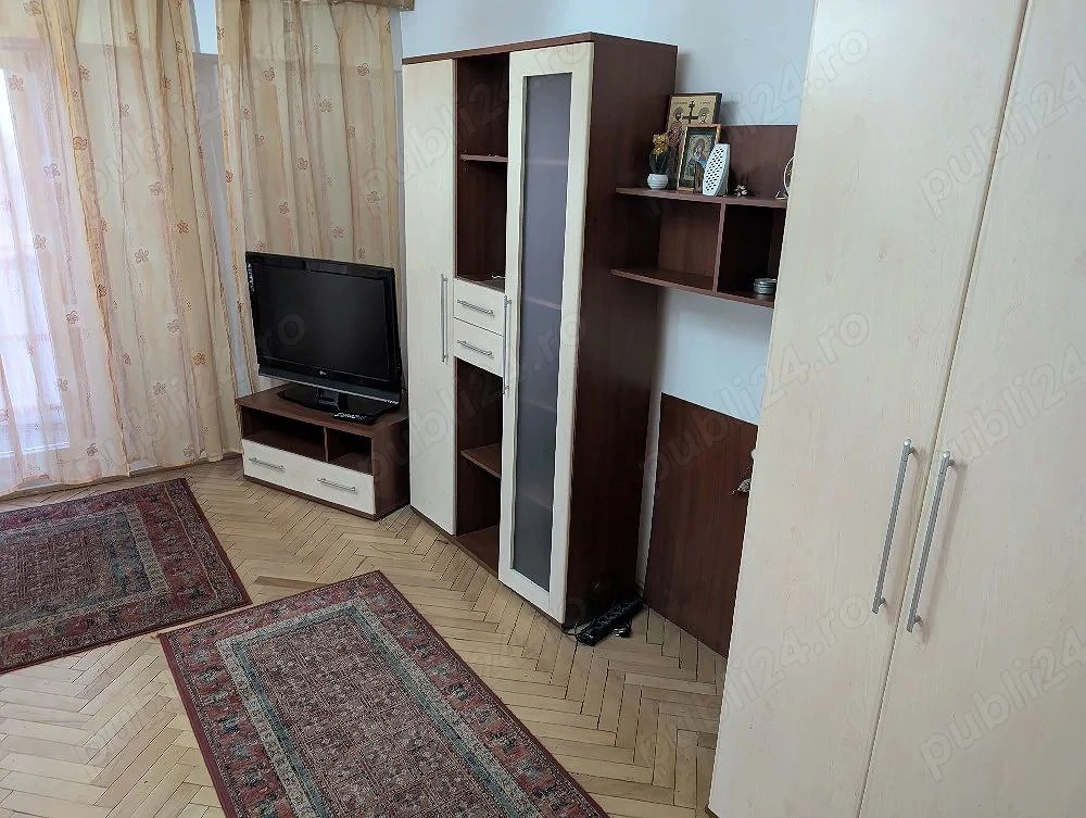 Zona Fabric | Apartament o camera spatios | Decomandat