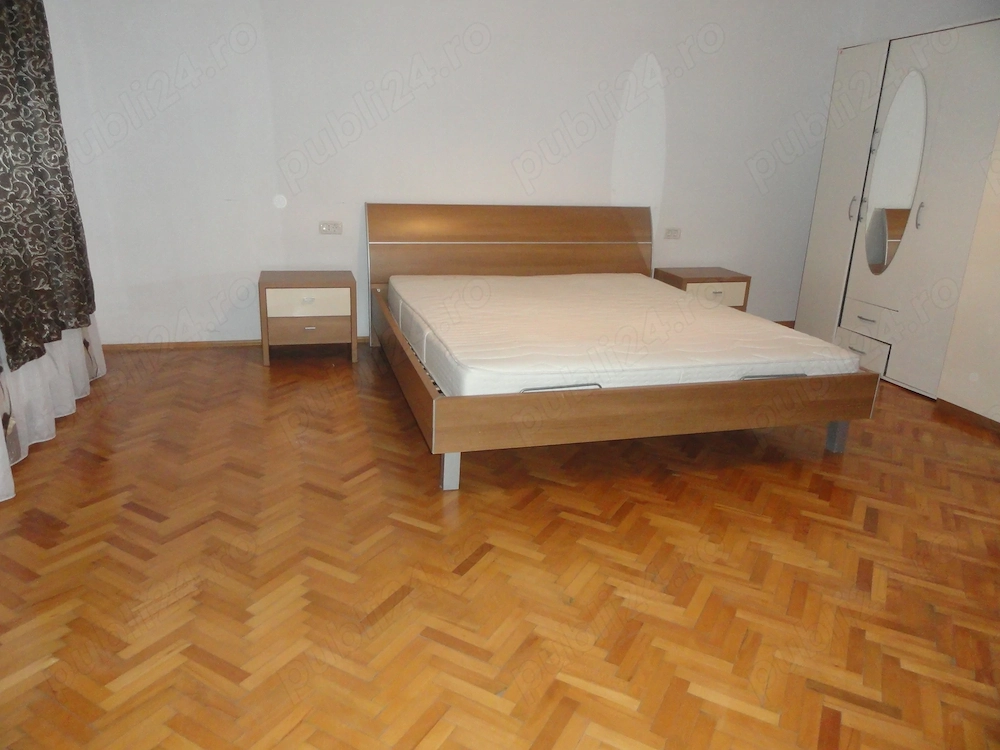Apartament 2 camere, etajul 2, Bdul Revolutiei, 103 mp, renovat, mobilat si utilat