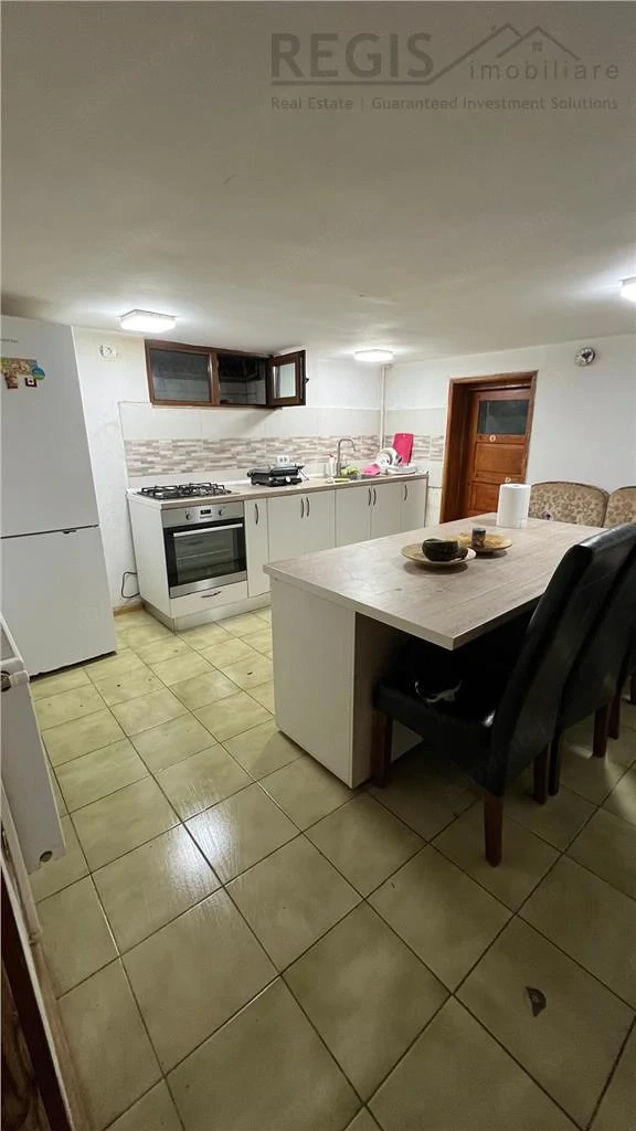 Casa de inchiriat cu 3 camere | Centrul Vechi