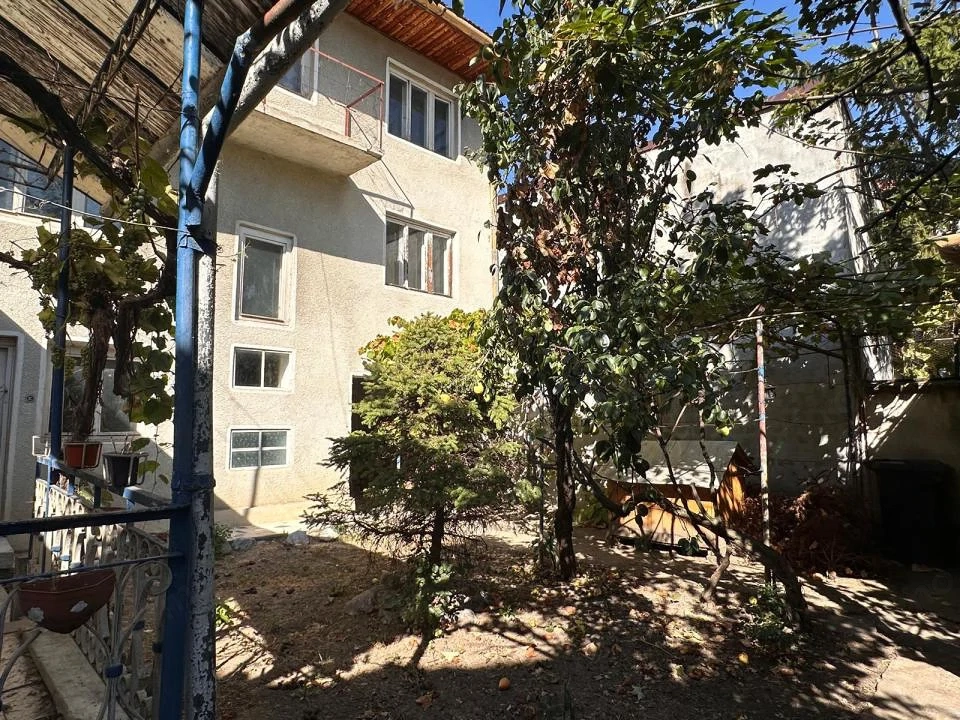 Casa centrala cu 13 camere si teren de 493 mp in Oradea