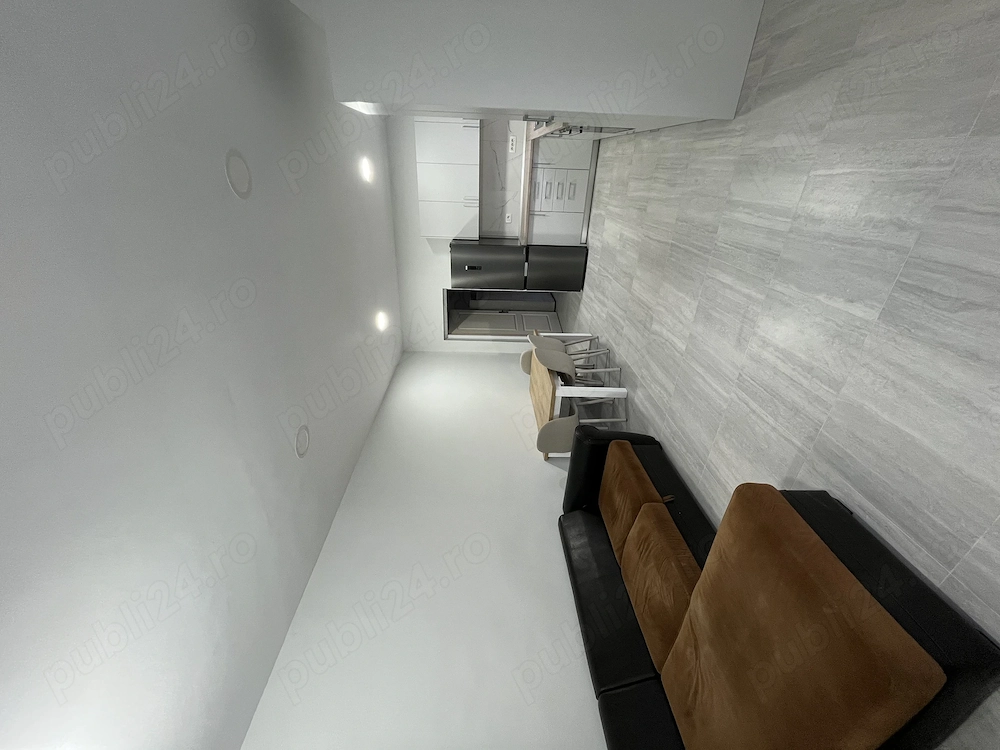 Proprietar inchiriez apartament 3 camere in spate la Teatru