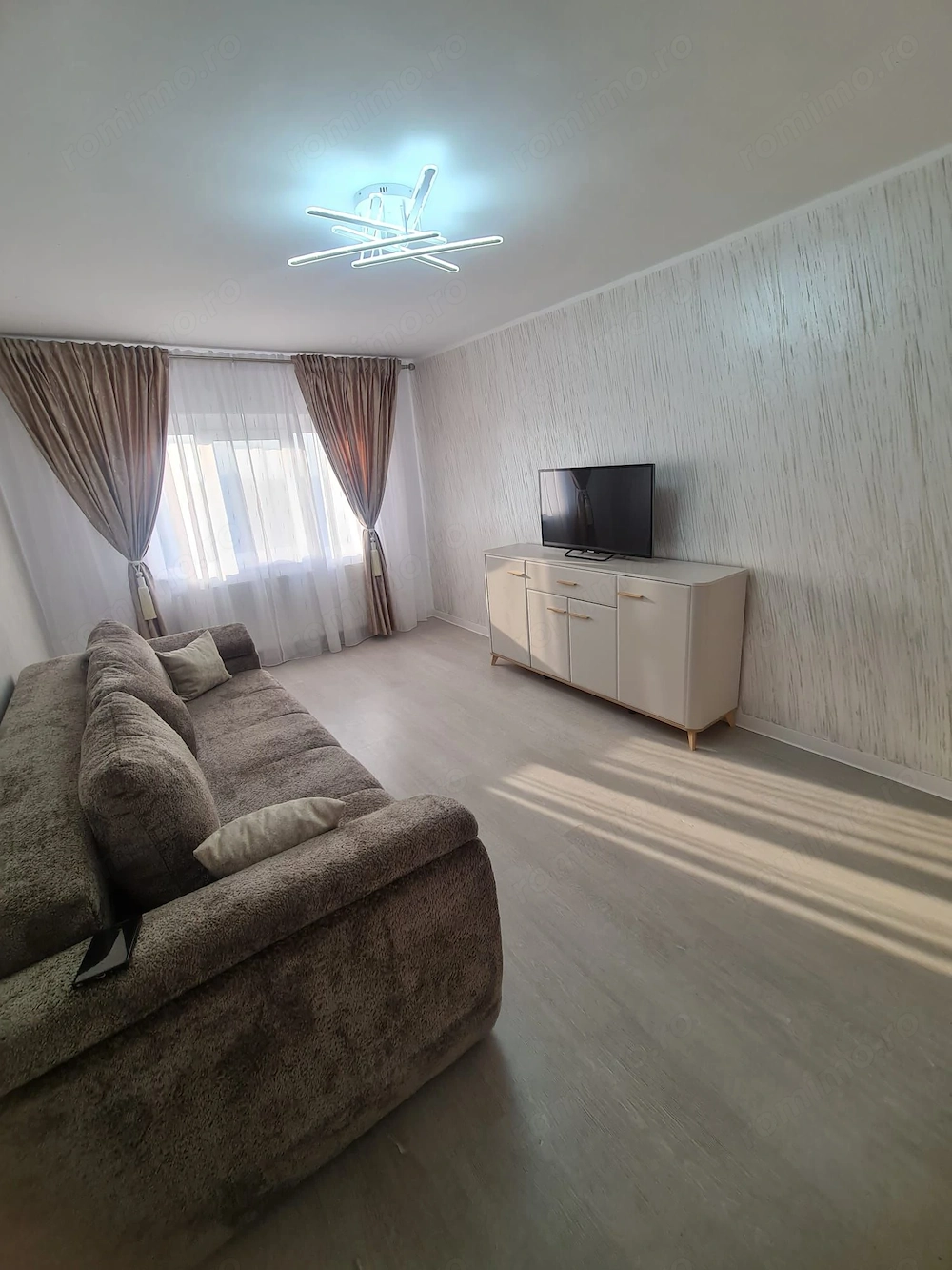De vanzare apartament apartament cu 2 camere,  Micro 16, etaj 4, 72.000 E