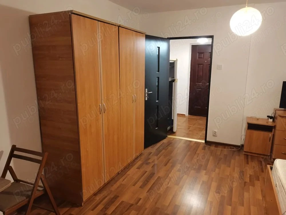 Garsonieră 32 mp, etaj 4, renovată, mobilata, zonă 1 Mai