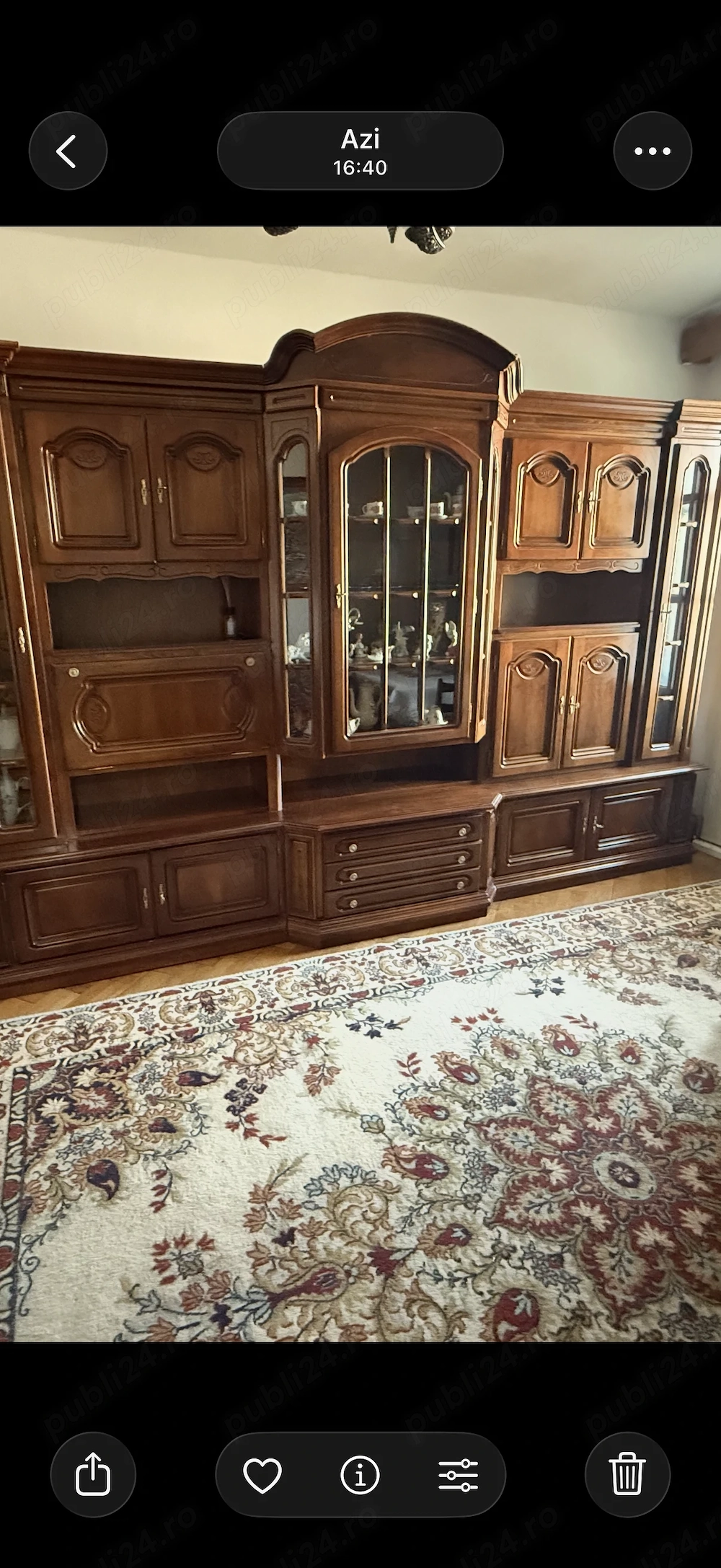Vând apartament cu 3 camere în Ineu ,etajul 3 ,lângă primărie 