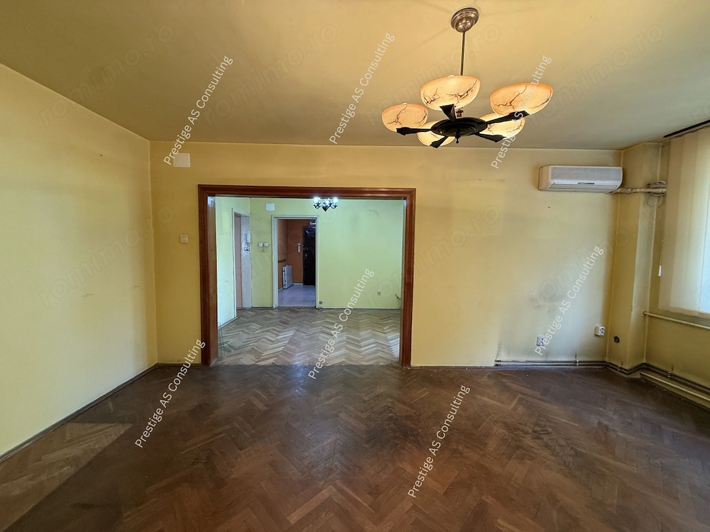 Apartament 4 camere, parter inalt zona Punctele Cardinale - Central