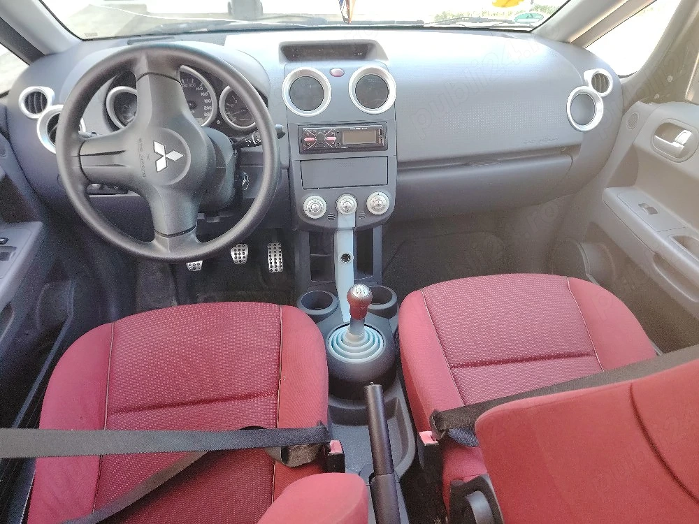 Vând Mitubisi colt 1.3 benzina anul 2006 