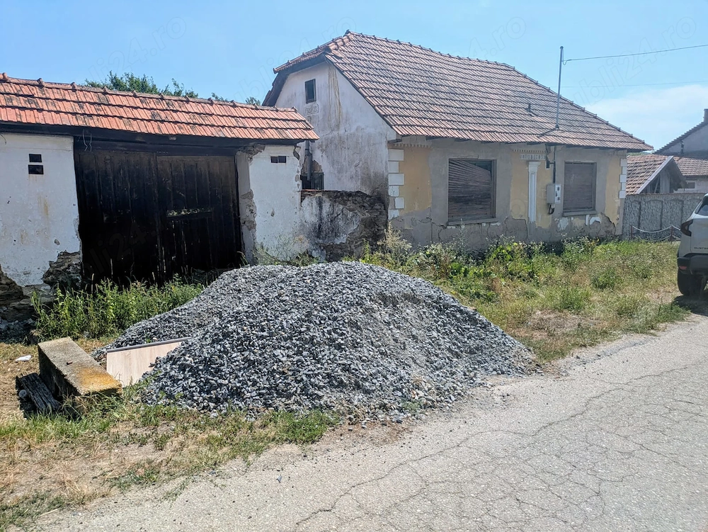 Vând casă batraneasca cu teren