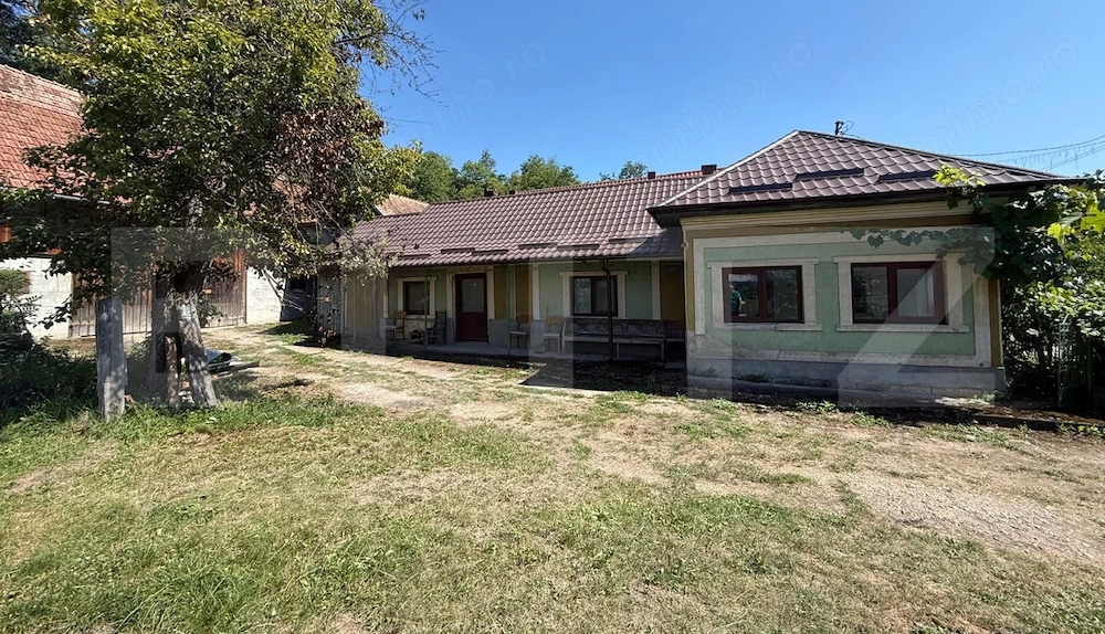Casa individuala, 60 mp, teren 4459 mp, zona Izvorul Crisului